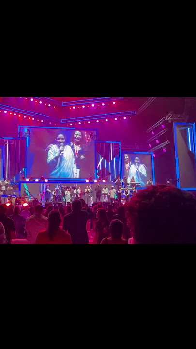 Asha Bhosle sings Abhi na jao chod kar at Dubai concert | 90th birthday celebration #ashabhosle
