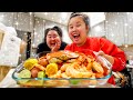 GIANT SHRIMP + DUNGENESS CRAB + CRAWFISH SEAFOOD BOIL MUKBANG 먹방 EATING SHOW + DRUNK STORY TIME LOL!