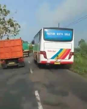 Bus aneka jaya bumel los dengan knalpot wornya #Short #Busanekajaya