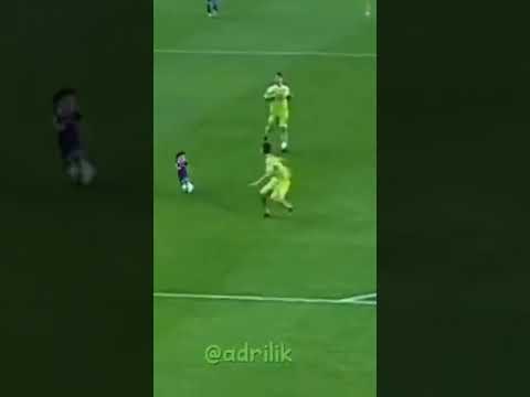 ضحك لما تجيب اخوك الصغير ف حجز كوره