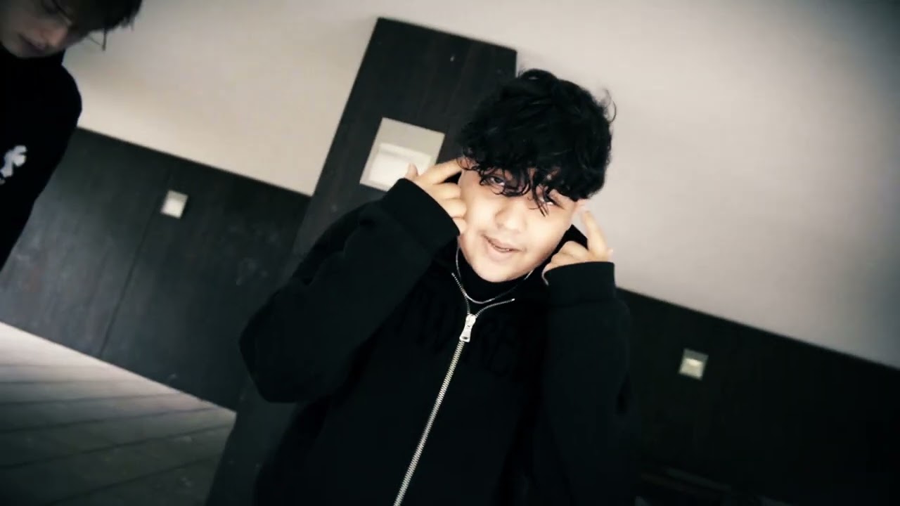 Guarda S0llit - Panda (Official Music Video) su YouTube Guarda S0llit - Panda (Official Music Video) su YouTube