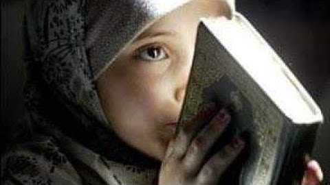 لاتدع أحدا يسبقك على تحفيض ابنك سورة الفاتحة لأنه سيصلي بها طوال حياته