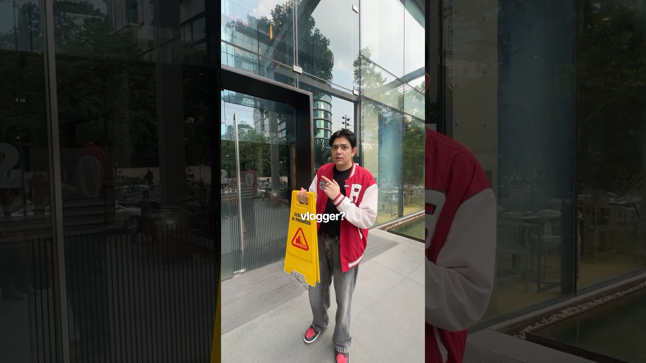 Food vlogger vs Regular customer - who gets better service