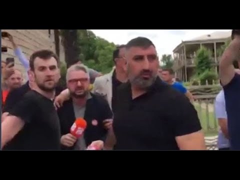 ნიკა გვარამიასა და \"ქართული ოცნების\" მხარდამჭერებს შორის დაპირისპირება მოხდა