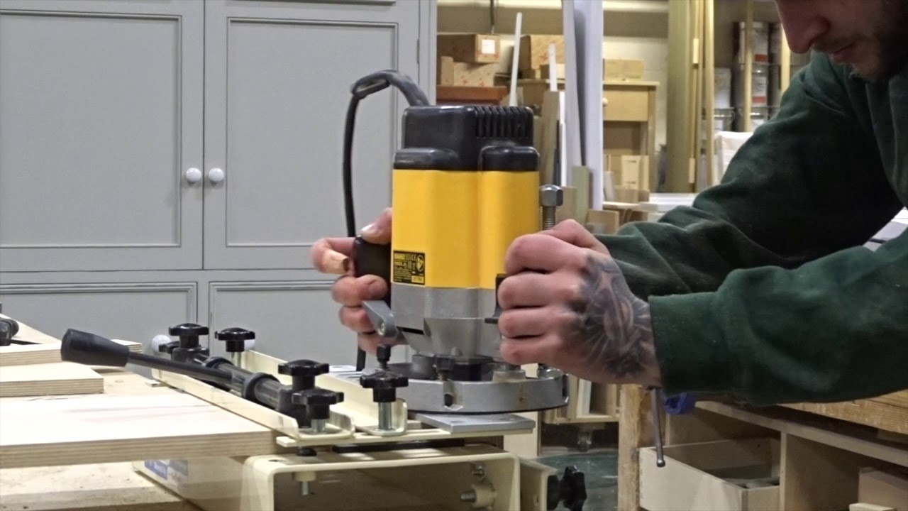 DEWALT DW625E Router - YouTube