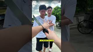 Dua pria kebingungan setelah melihat sulap dari teman wanita nya😂#shorts #viralvideo #viralshorts