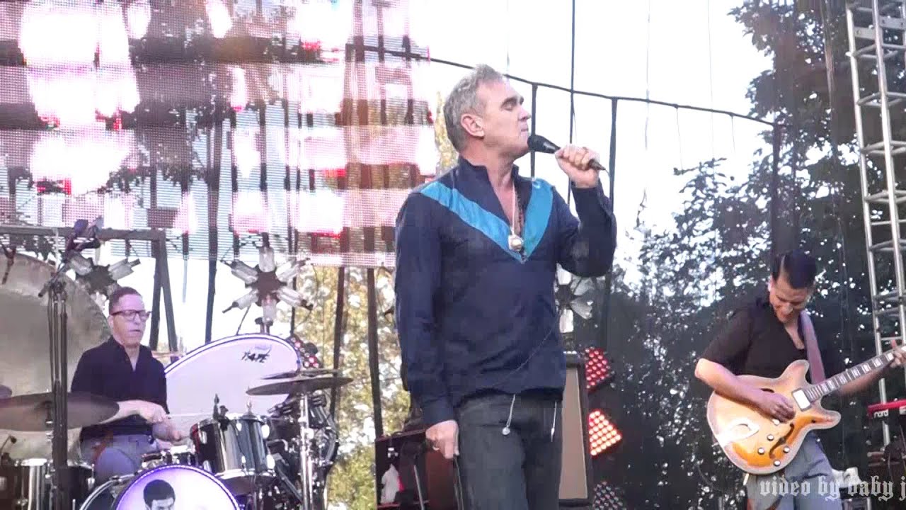 Morrissey-STAIRCASE AT THE UNIVERSITY-Live @ Edgefield, Troutdale, OR, July 23, 2015-The Smiths-MOZ