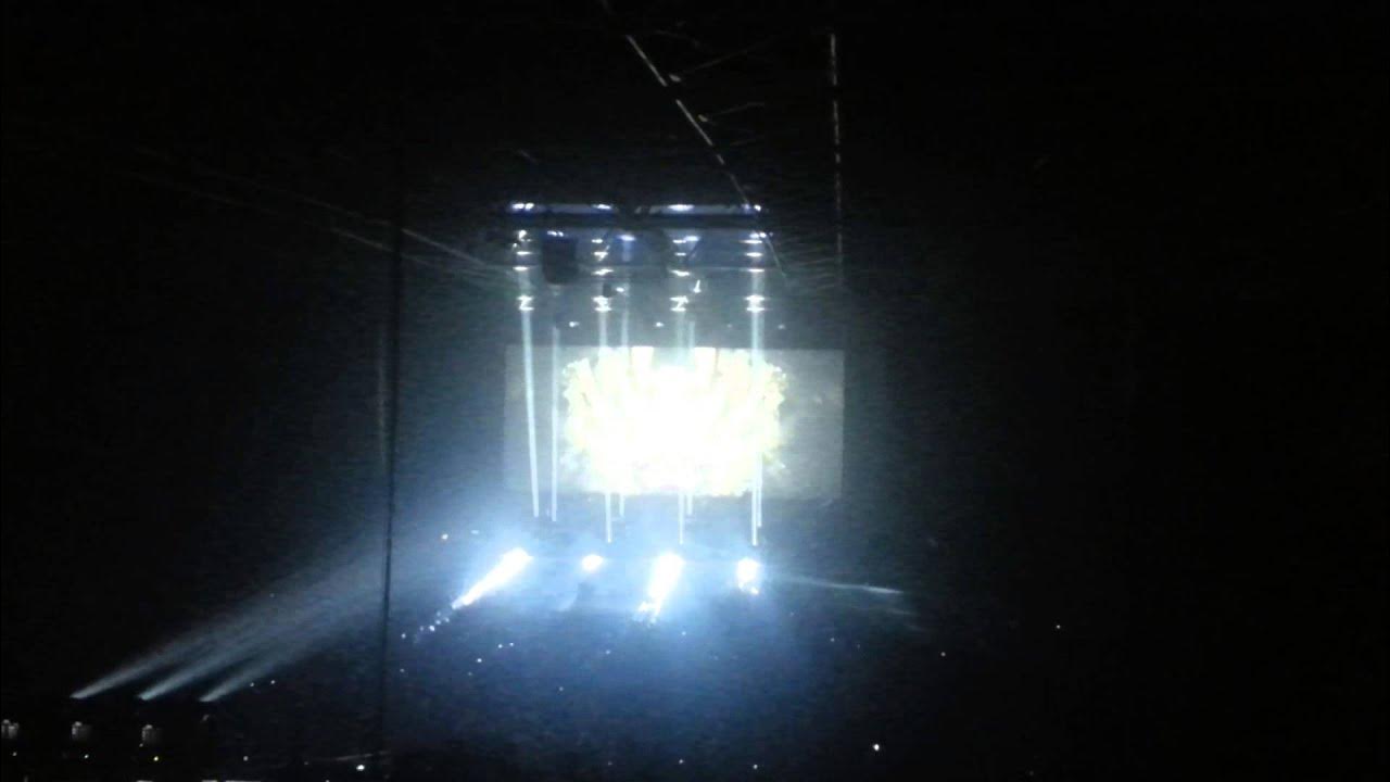 Woodkid - Volcano (Live in Paris 05/11/2013) (NEW SONG) Woodkid - Volcano (Live in Paris 05/11/2013) (NEW SONG)