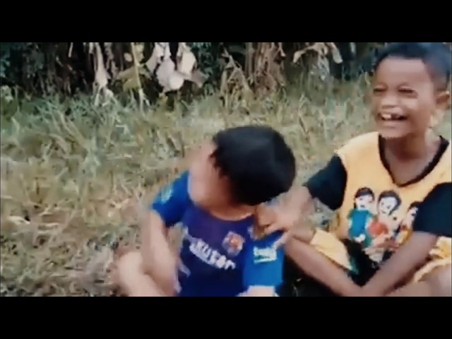 video anak Ketawa ngakak class=