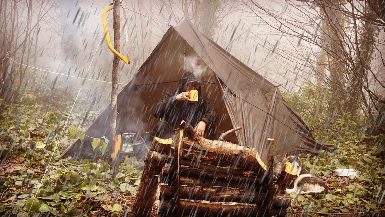 Solo Camping in the Rain with the Relaxing Sound of Water, Bushcraft ...