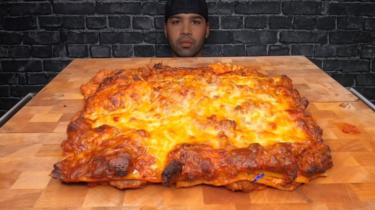 (ASMR NO TALKING) MY SISTER'S FAMOUS LASAGNA MUKBANG