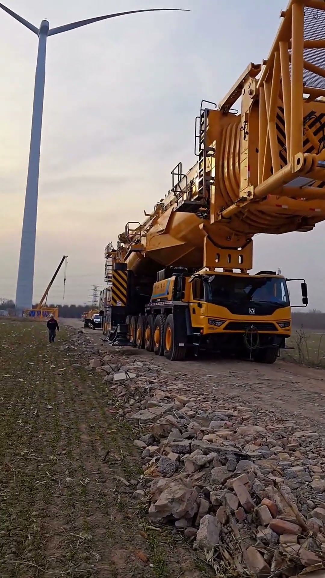 Heavy duty truck mounted crane- Good tools and machinery make work easy