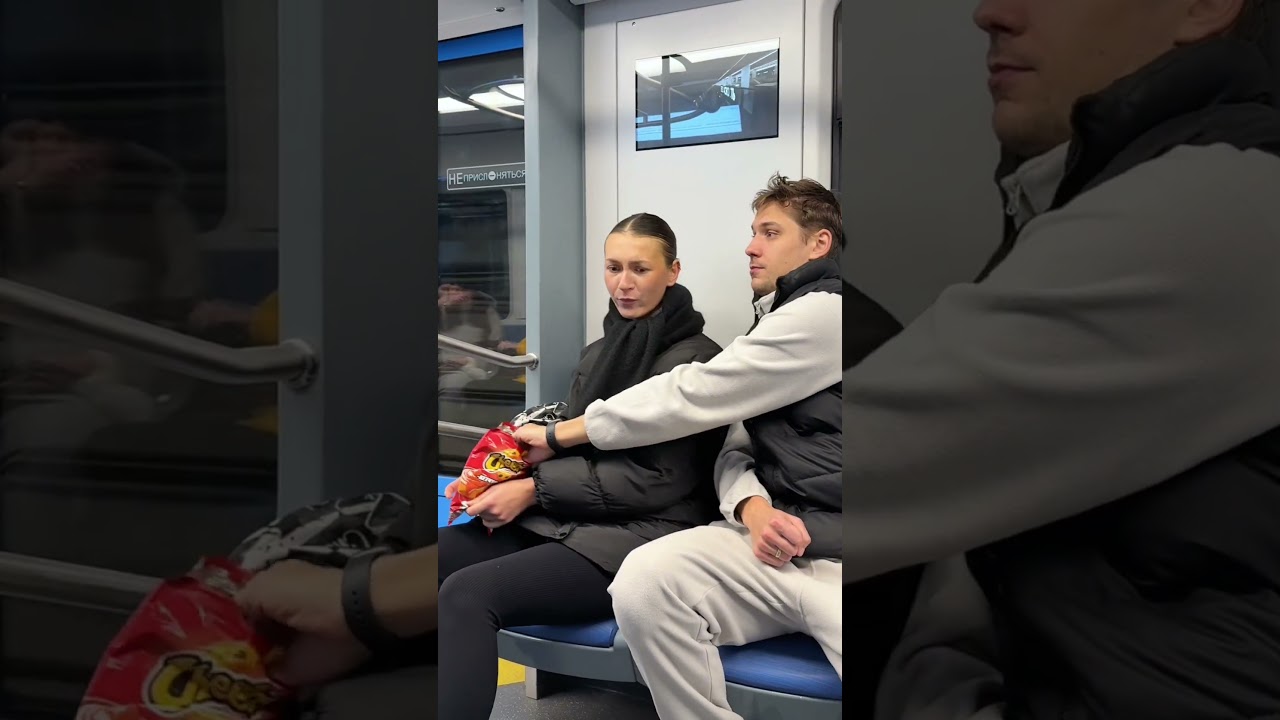 She didn't notice what he was doing with her chips #prank #couple #subway