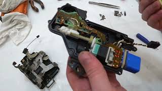 видео: Замена концевого выключателя замка Задней Левой двери PORSCHE BENTLEY VOLKSWAGEN SEAT SKODA картинка: Замена концевого выключателя замка Задней Левой двери PORSCHE BENTLEY VOLKSWAGEN SEAT SKODA