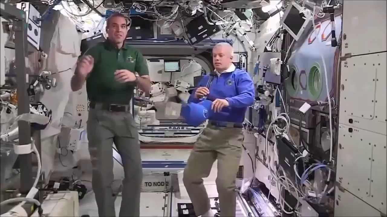 NASA's Fails VR+Greenscreen forground+background - YouTube