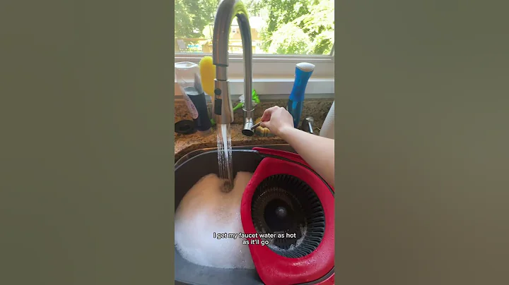 Mopping with cinnamon #cleaningvideos #cleantok #mopwithcinnamon #firstofthemonth #superstition