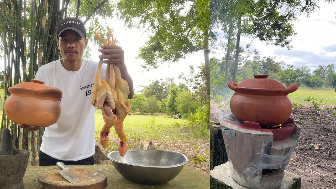 Roasted chicken with the natural clay pot tastes really delicious food