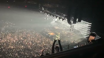 Crowd singing along to the end of Chop Suey!