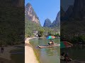心想唱歌就唱歌 心想打鱼就下河 美在山水间 竹筏漂流 心想唱歌就唱歌 心想打鱼就下河 美在山水间 竹筏漂流