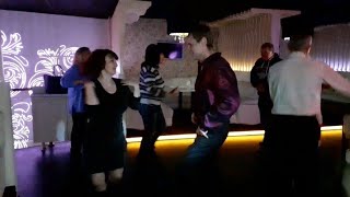 РАЗГУЛЯЛИСЬ НЫНЧЕ ДЕВКИ!👍💃🕺/ВЕСЁЛЫЕ ТАНЦЫ В КАФЕ ХАРЬКОВ ФЕВРАЛЬ 2021