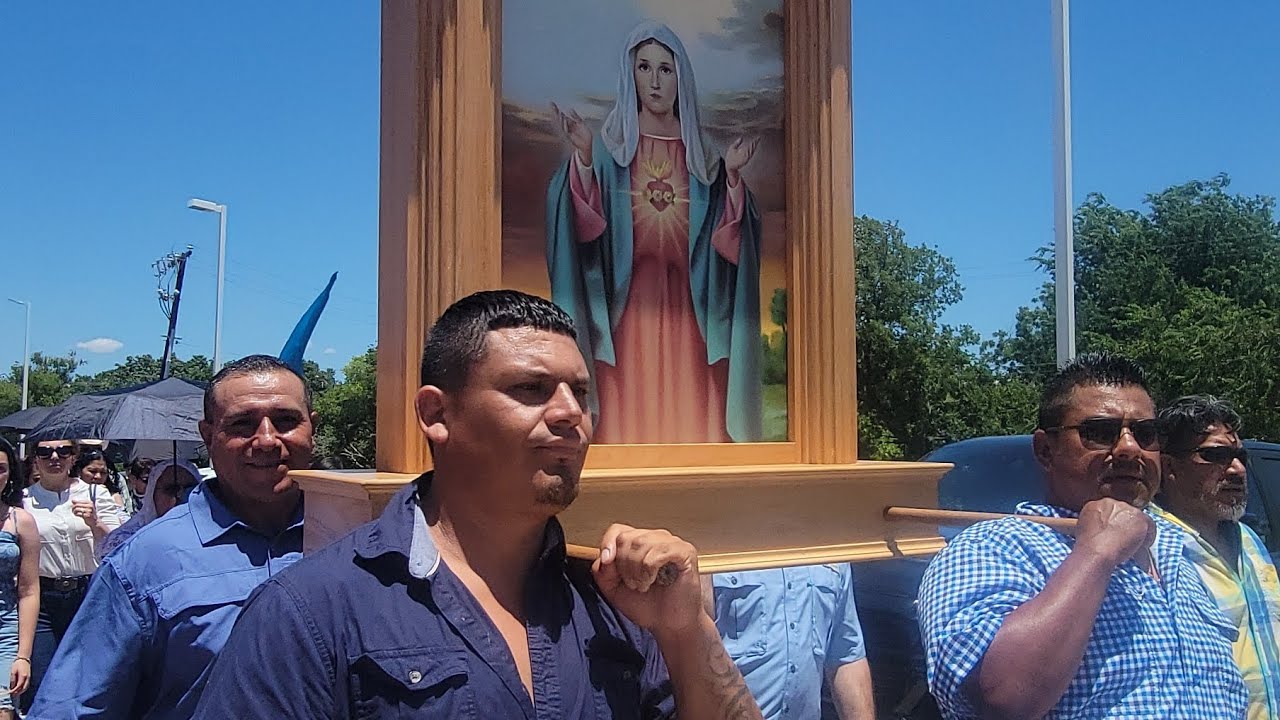 La proceson de la immaculada corazon de Maria possession of the immaculate heart of Mary.