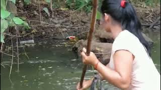 tante lagi cari ikan