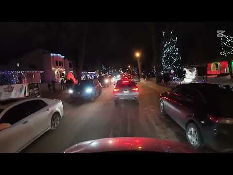 A PEACEFULL DRIVE IN THE HOOD TO SEE THE CHRISTMAS LIGHT THE STREET IS UNREAL TONS OF PLEAPLE