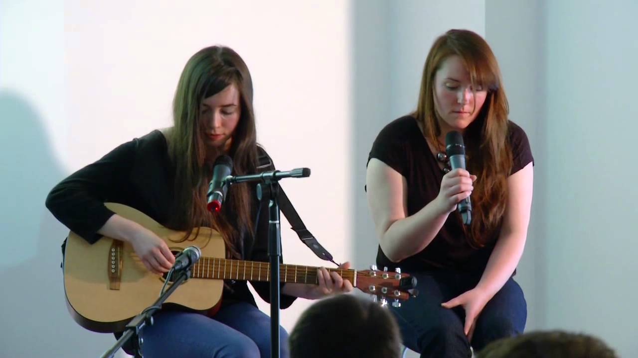 YouTube에서 Carol Anne and Caitriona McGowan at Ignite 9 보기 YouTube에서 Carol Anne and Caitriona McGowan at Ignite 9 보기