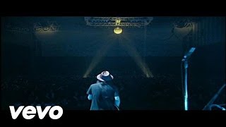 ライブ映像: DVD「LIVE TOUR “LIFE”in 幕張メッセ」より『FREE STAR』...