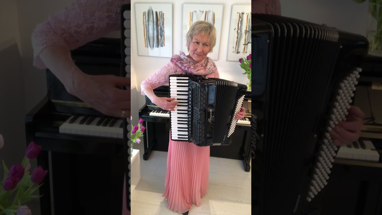 Song:  Nostalgia  from:  Weyer and Roucher          (Songnumber: 708)