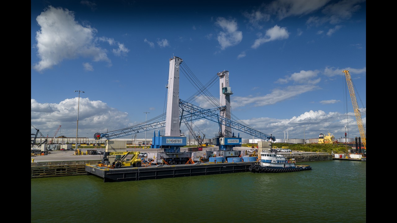 Expert Crane Move: UTC Overseas Delivers Two Fully Assembled 700 Metric ...