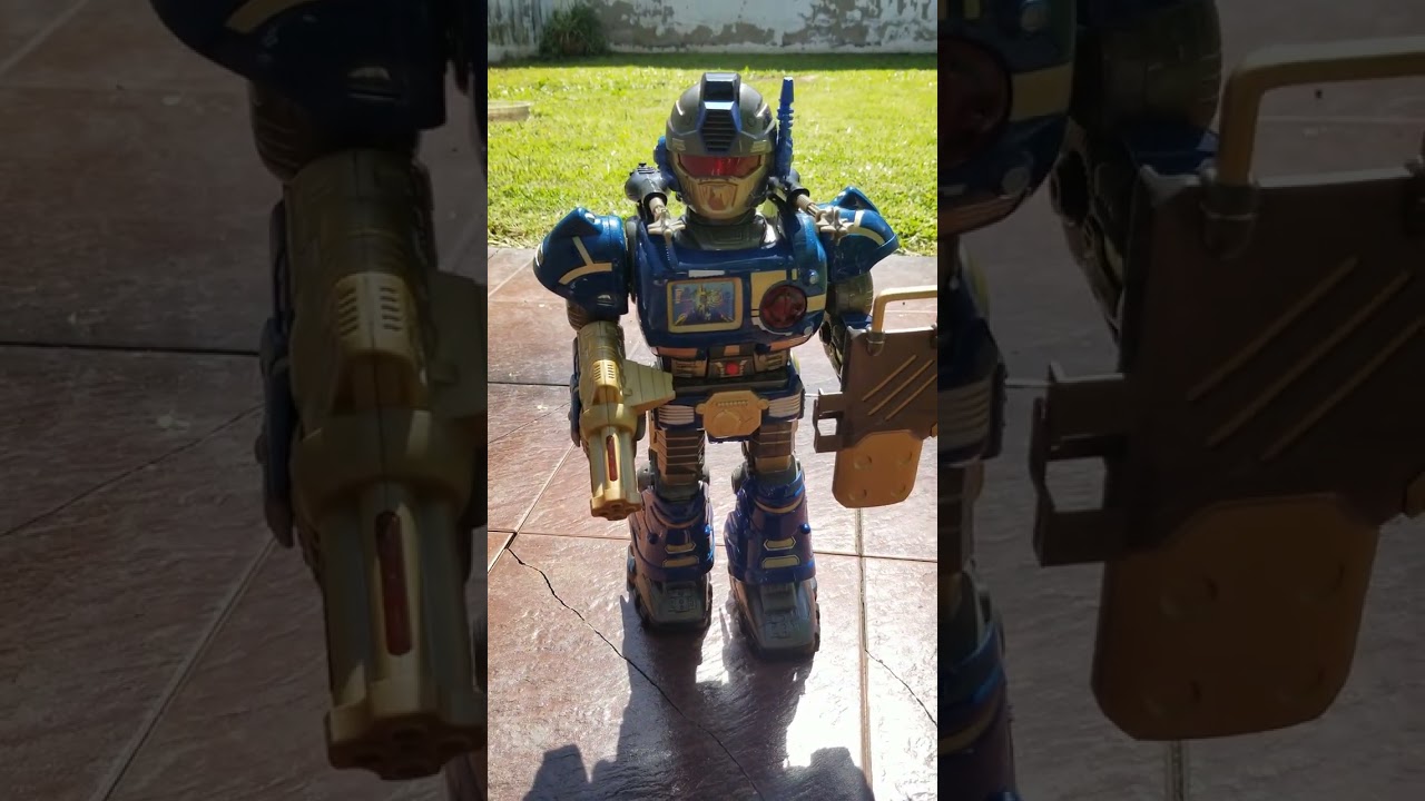 Robot Sergeant outside, 13 years later.