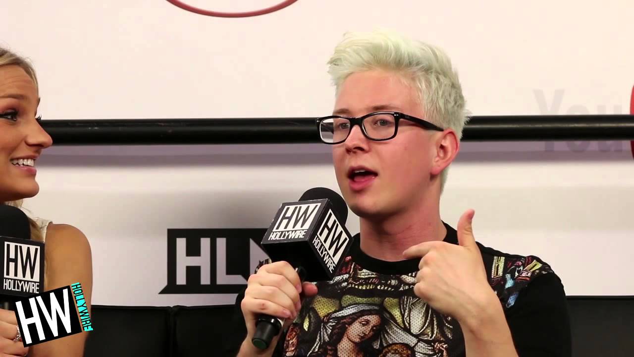 Tyler Oakley Talks Troyler Relationship & Darren Criss Crush! (VIDCON 2014)