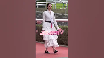 大女優長澤まさみさんが 阪神競馬場でウイナーズサークルで 待ちぼうけ Shorts 