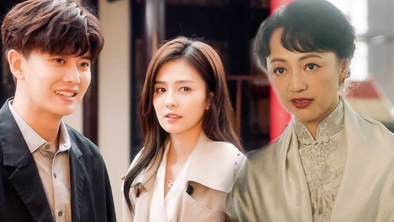 Mother-in-law barred the wife from entering, husband married her on the spot, leaving her furious!