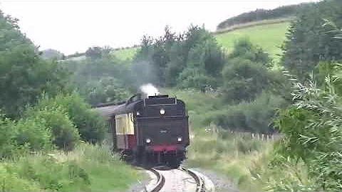 De 1040 stoomtrein komt aan en vertrekt uit station eys-wittem en Wijlre Gulpen