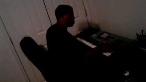 making a beat on the motif xs6