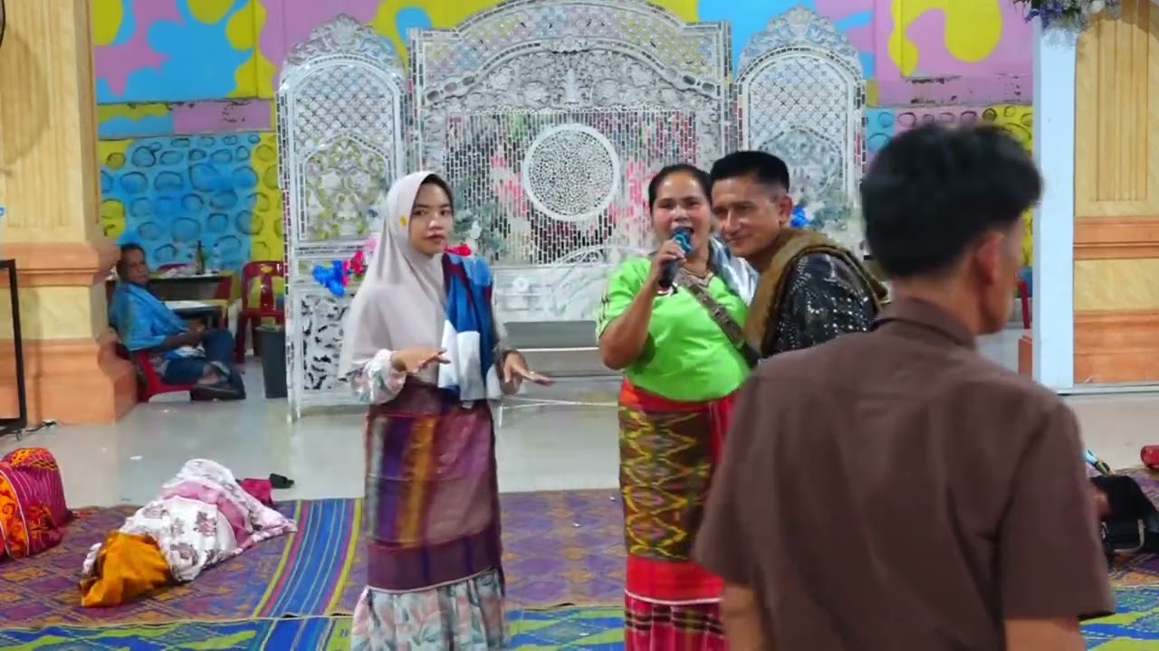 PANGGUNG ANAK BERU TARIGAN PERJABUN ROY TARIGAN & KRIS NATALIA BR SEMBIRING