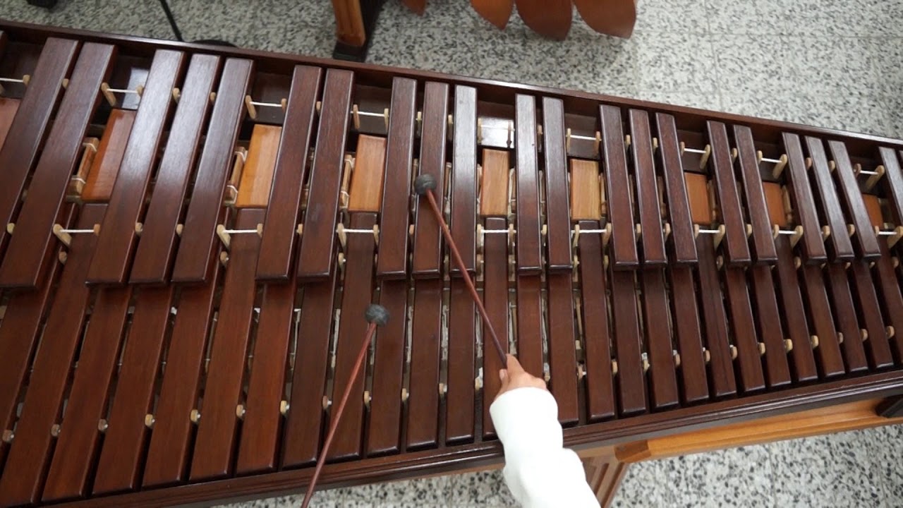 Ejercicio: Escala Mi Bemol Mayor Extendida - YouTube