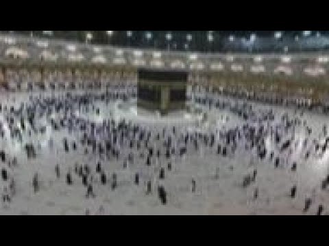 هزاران زائر حج کعبه مقدس را طواف کردند