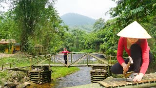 Complete the bamboo bridge, build a road to the house / Alone girl live with nature