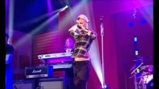 P!nk - Stupid Girls (live on the Jonathan Ross Show)
