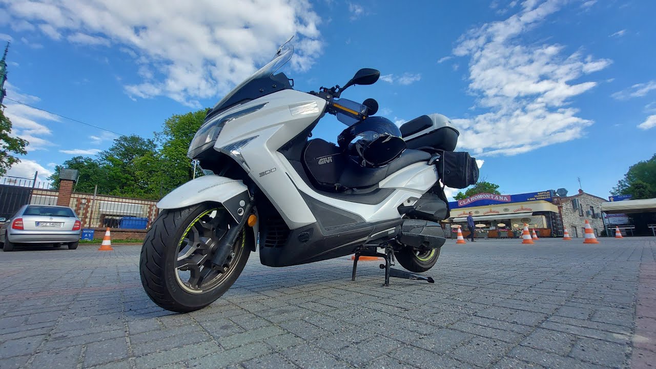 Scooter Kymco X-TOWN 300i ride - YouTube