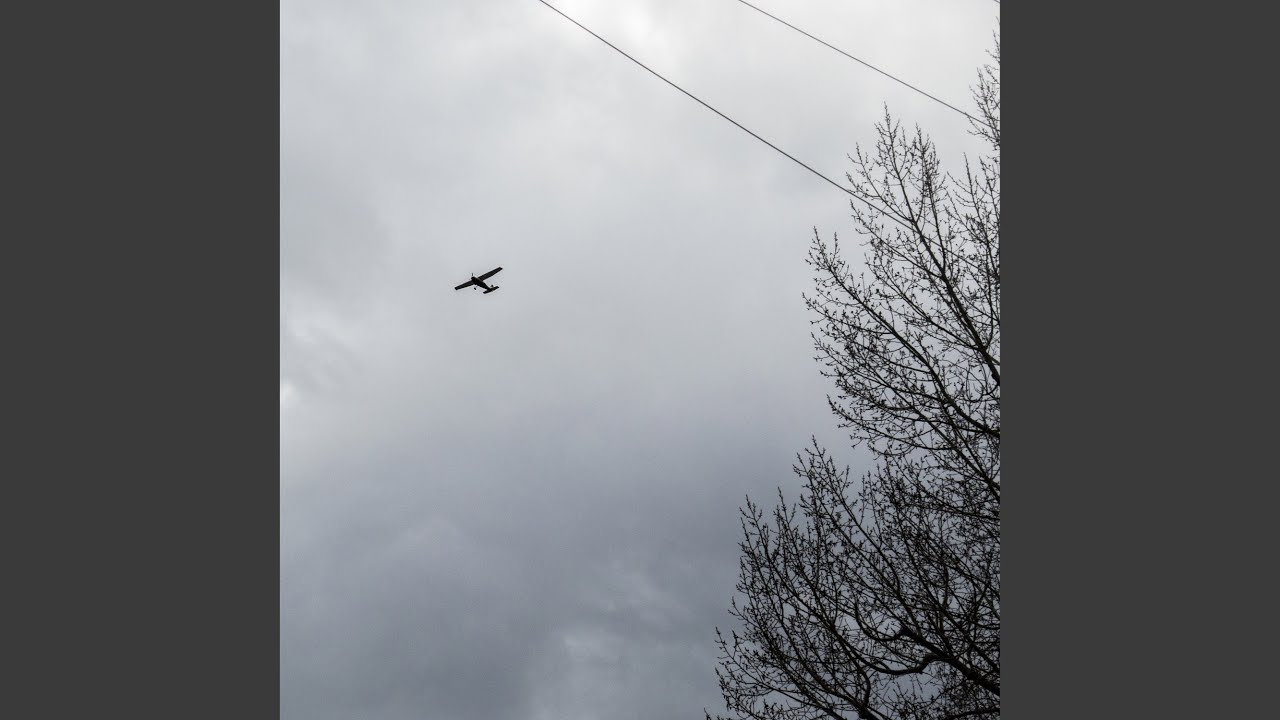 Esta Volando - YouTube