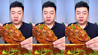三哥沉浸式吃麻辣羊头，直接上手撕掉脸皮，香味扑鼻太好吃了【三哥爱美食】