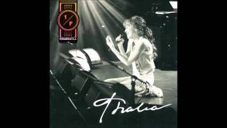 Video thumbnail of "Thalía - Brindis"