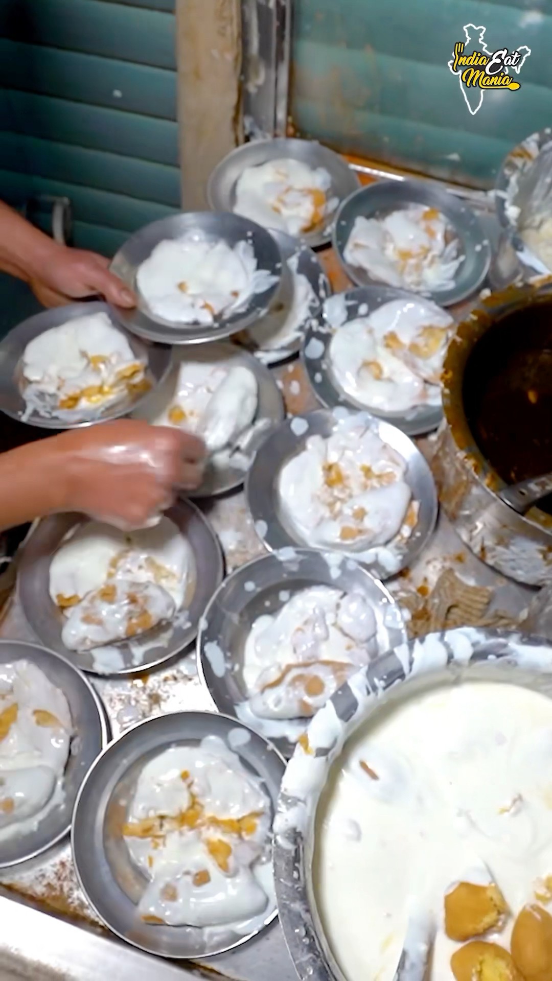 Most Viral Laxmi Chat Ki Bhalla Papdi Gujiya Chaat Bulk Making Rs 50/- Only #saharanpurfood #shorts