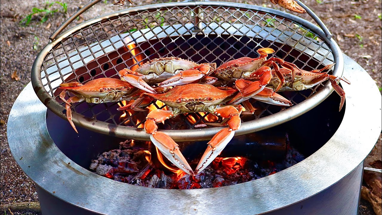 Fire Roasting Crab at the Beach! (Catch Cook Camp) YouTube