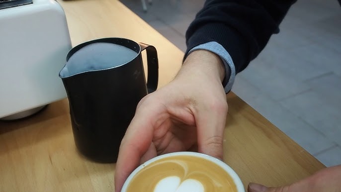Cómo hacer dibujos en el café con espuma (a mano y con plantillas)