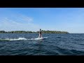 Surfer sur le lac du der en planche lectrique